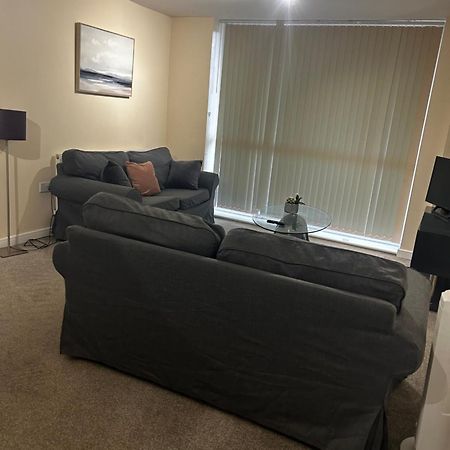 Stylish 2 Bedroom Apartment-Short Term Lets & Serviced Accomodation 雷丁 外观 照片
