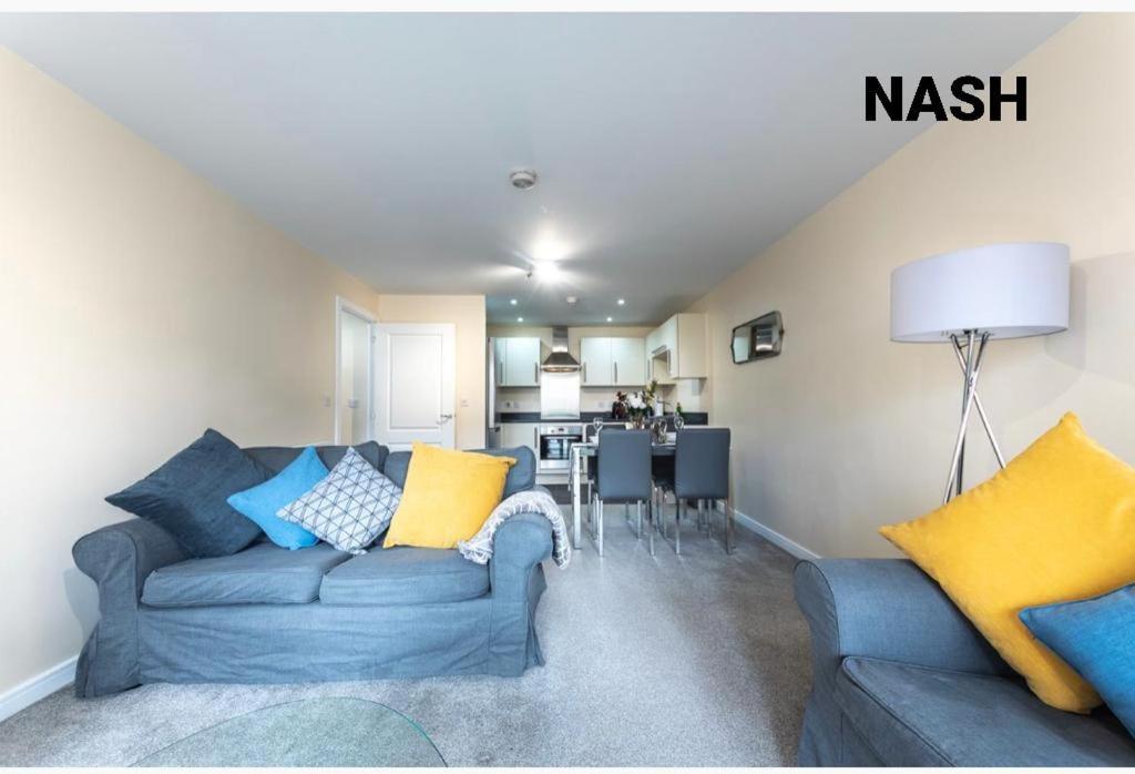 Stylish 2 Bedroom Apartment-Short Term Lets & Serviced Accomodation 雷丁 外观 照片