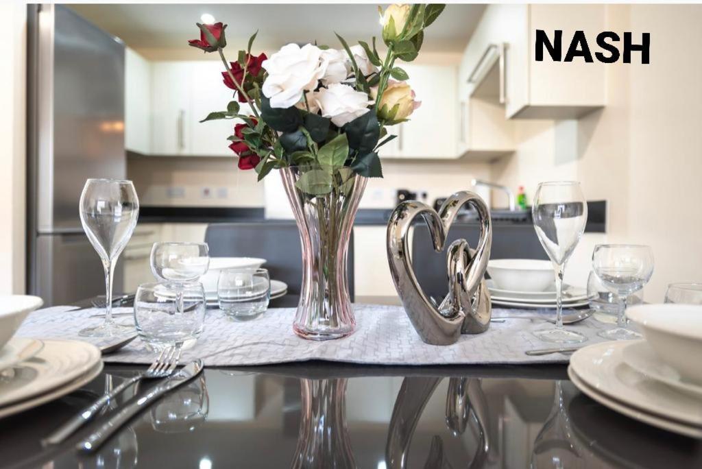 Stylish 2 Bedroom Apartment-Short Term Lets & Serviced Accomodation 雷丁 外观 照片