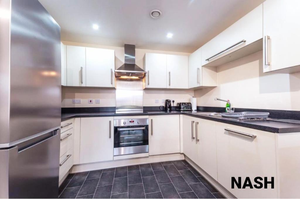 Stylish 2 Bedroom Apartment-Short Term Lets & Serviced Accomodation 雷丁 外观 照片