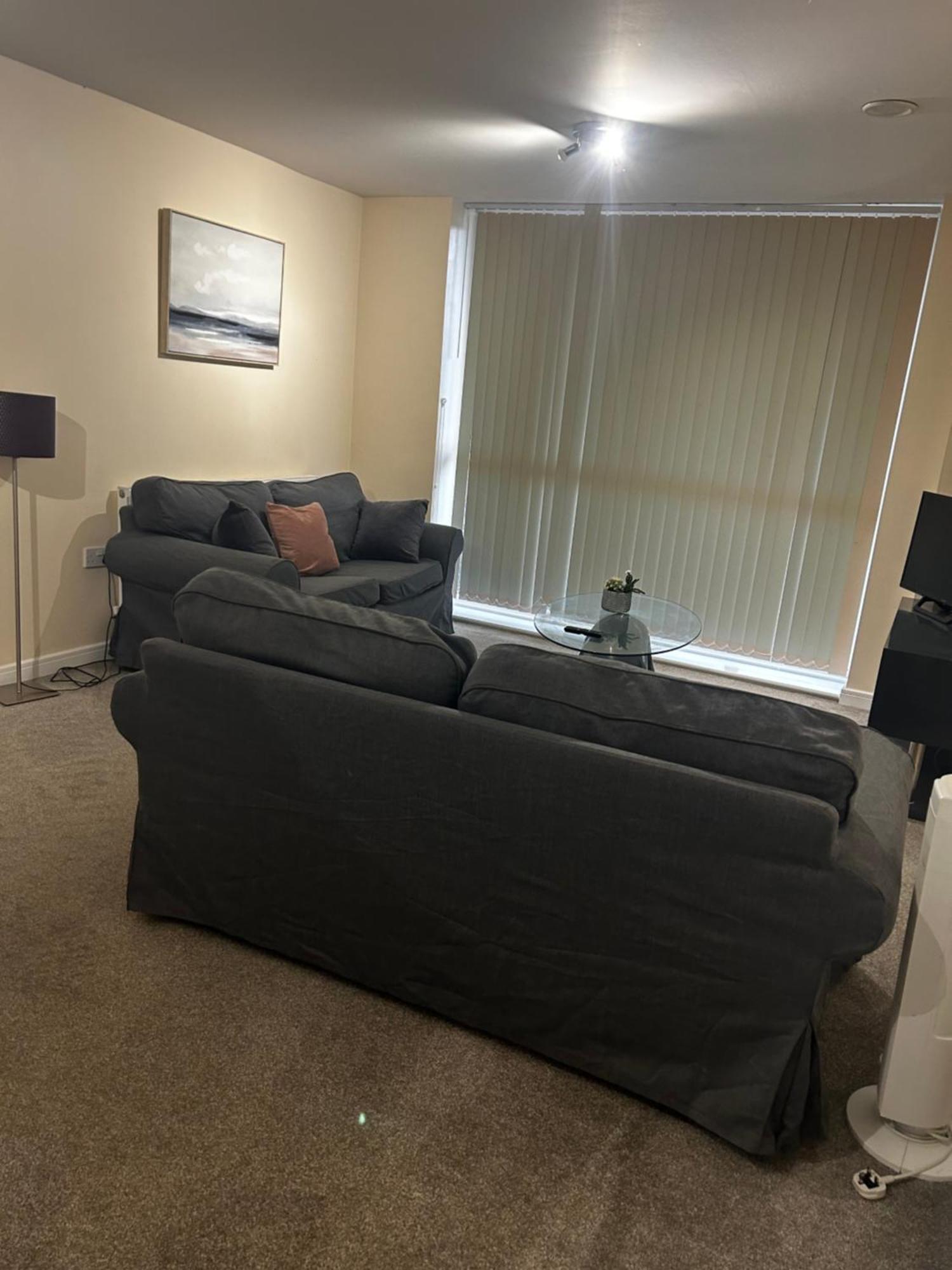 Stylish 2 Bedroom Apartment-Short Term Lets & Serviced Accomodation 雷丁 外观 照片