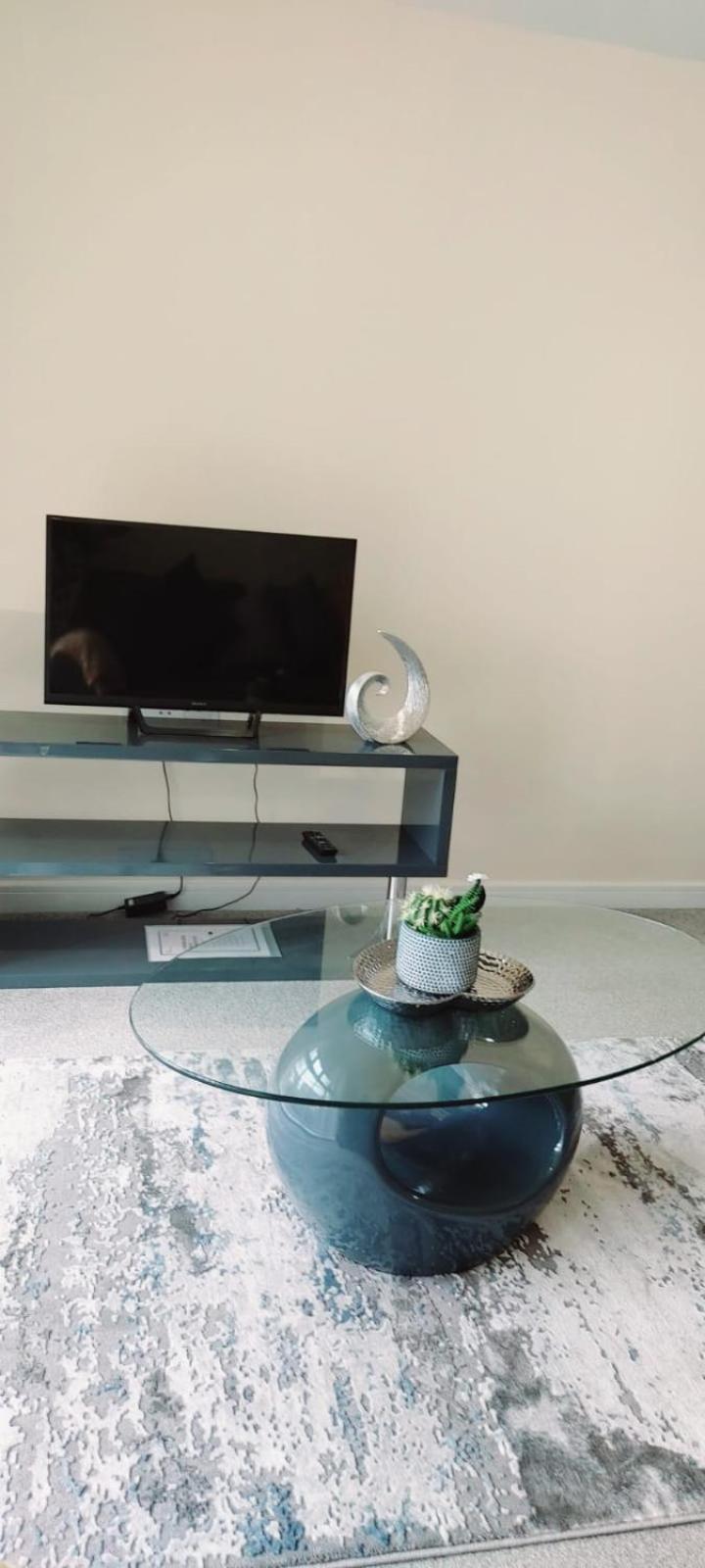 Stylish 2 Bedroom Apartment-Short Term Lets & Serviced Accomodation 雷丁 外观 照片
