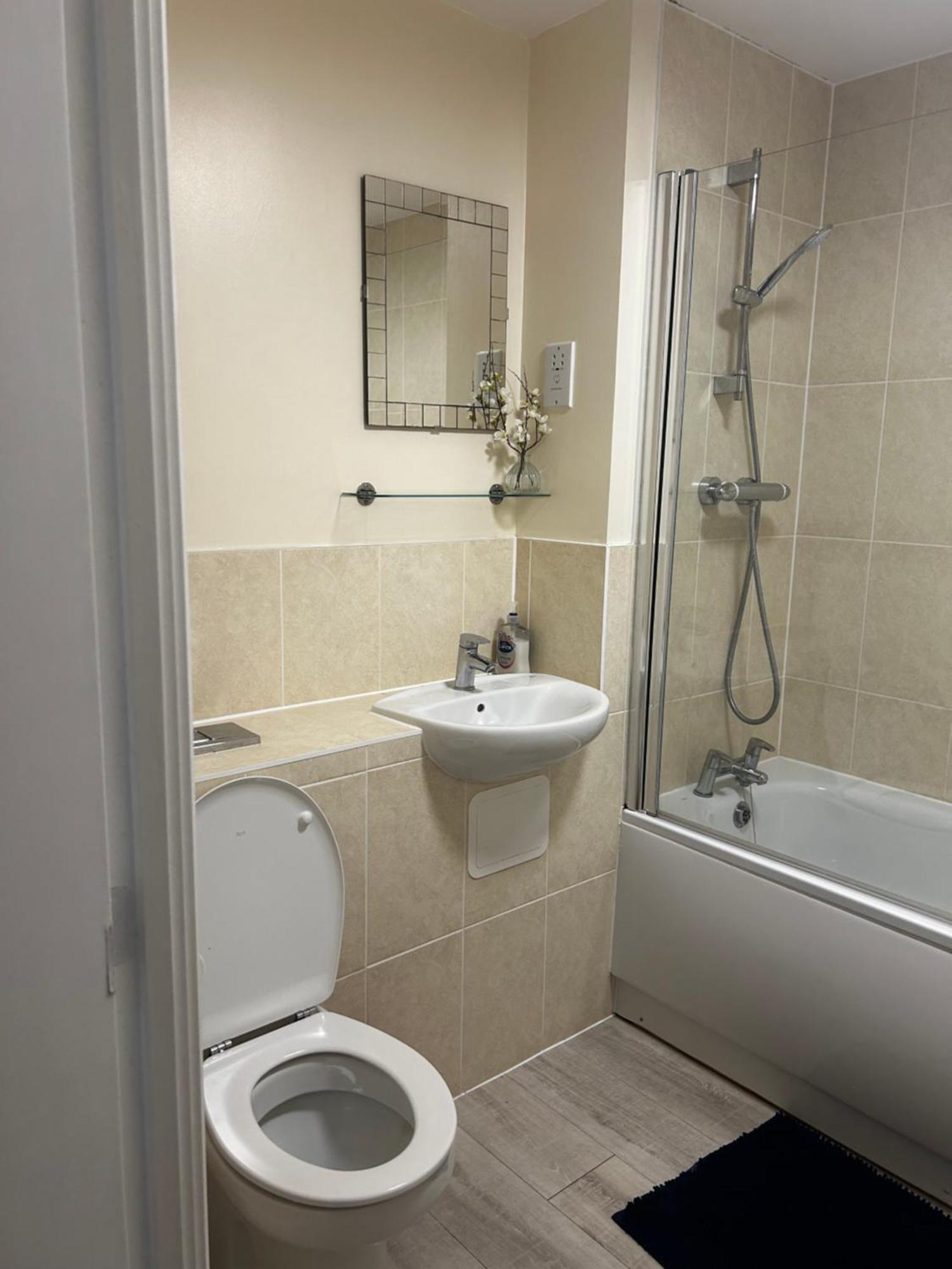 Stylish 2 Bedroom Apartment-Short Term Lets & Serviced Accomodation 雷丁 外观 照片